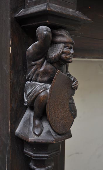 Старинный деревянный камин в неоготическом стиле, украшенный в декоративной манере «трубадур».-2